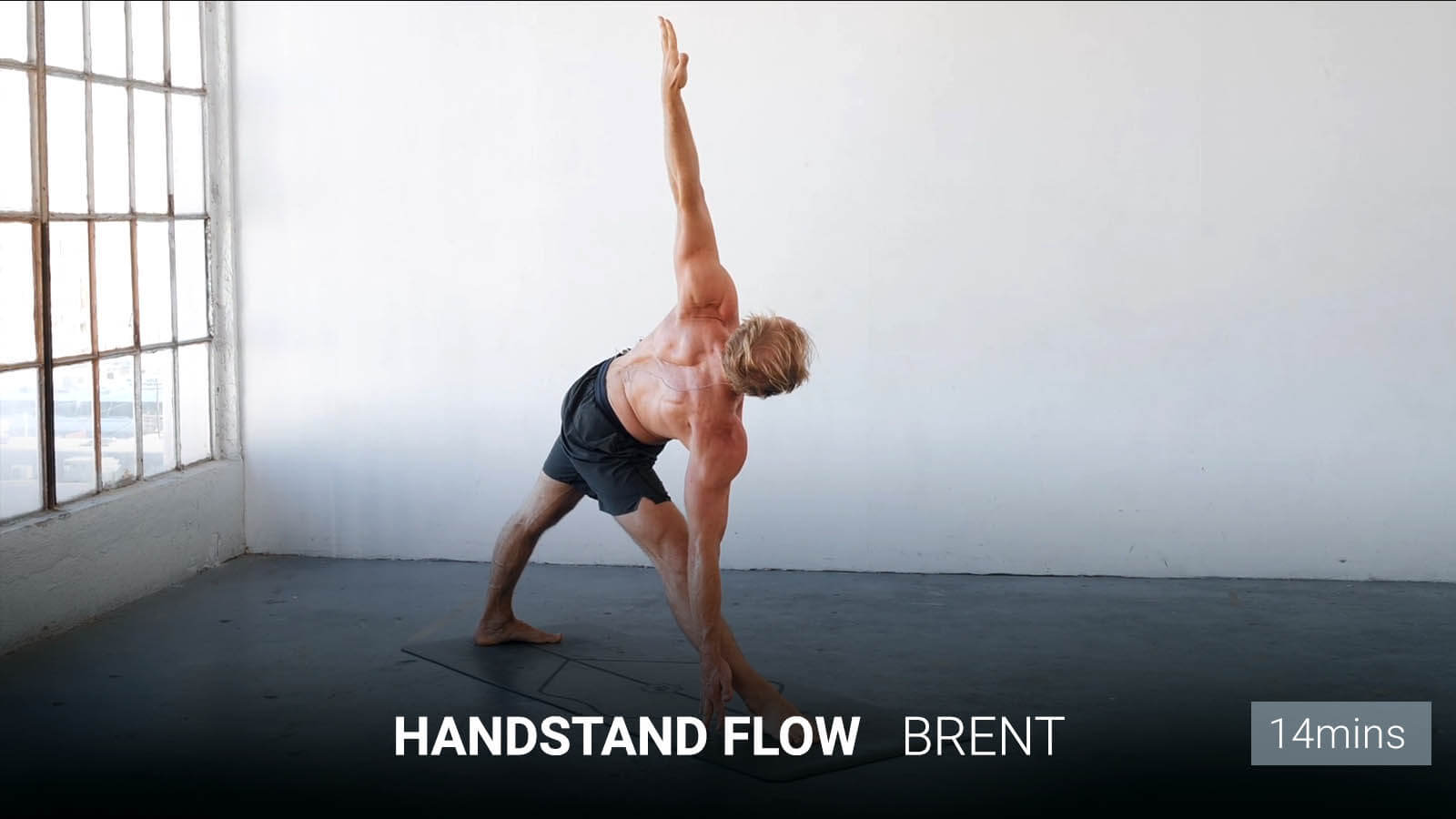 .<b>Handstand</b> Flow.